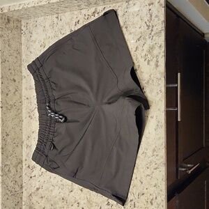 Old Navy Women's Stretch Tech Waterproof Shorts (Size Medium)